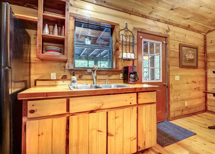 Private Broken Bow Cabin With Hot Tub And Gazebo!
