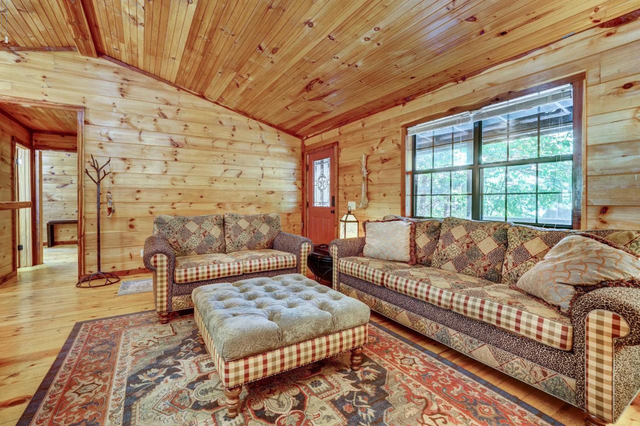 Private With Hot Tub And Gazebo! Holiday home Broken Bow