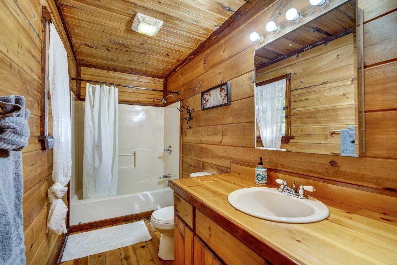 Holiday home Private With Hot Tub And Gazebo! Broken Bow